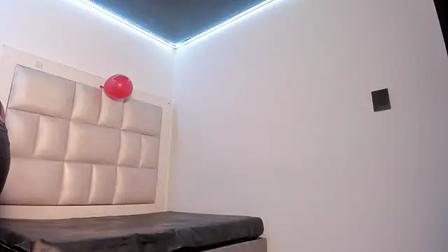 Snapshot of peyton__wat chatting on 07/09/26, 11:58 peyton wat online show from 07/09/26, 11:58