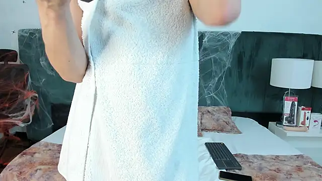 VanessaParis   online show from 10/16/25, 08:43