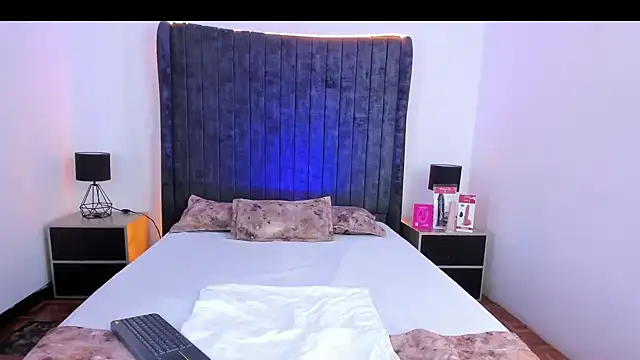 VanessaParis   online show from 11/15/25, 09:32