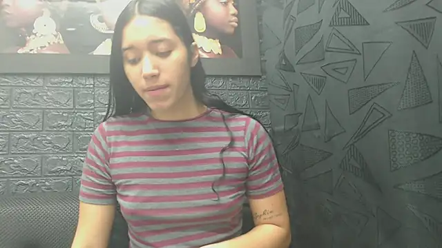 Snapshot of Lil_Rose2006 chatting on 02/02/26, 01:10 Lil Rose2006 online show from 02/02/26, 01:10