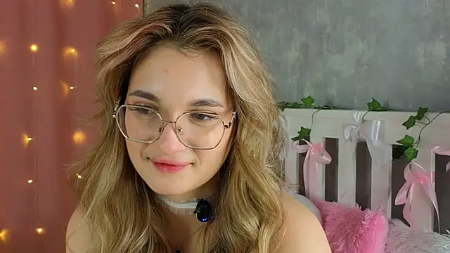 vivyboo111 online show from 02/18/26, 09:00