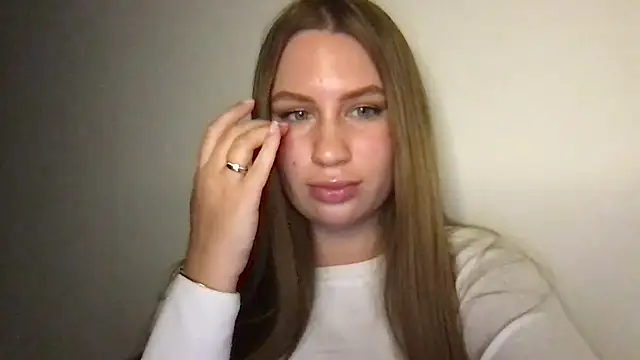 goodgirl2332 online show from 09/23/25, 08:56