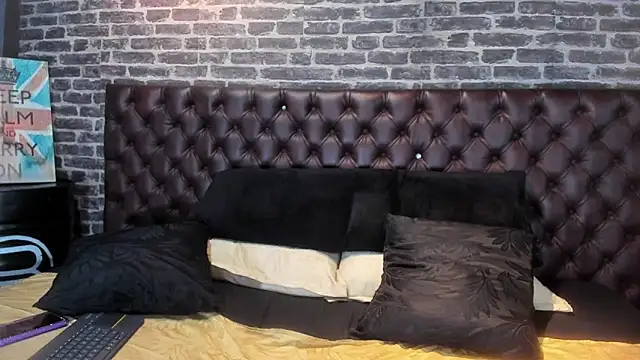 Meli28  online show from 09/25/25, 02:10