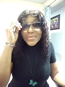 Snapshot of SONDRADAYAN chatting on 10/03/25, 01:13 SONDRADAYAN online show from 10/03/25, 01:13