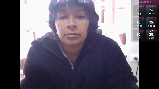 Snapshot of Acelinrose chatting on 06/25/26, 01:37 Acelinrose online show from 06/25/26, 01:37