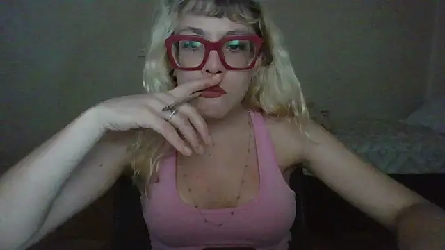 Snapshot of BlondieTami chatting on 02/04/26, 11:42 BlondieTami online show from 02/04/26, 11:42