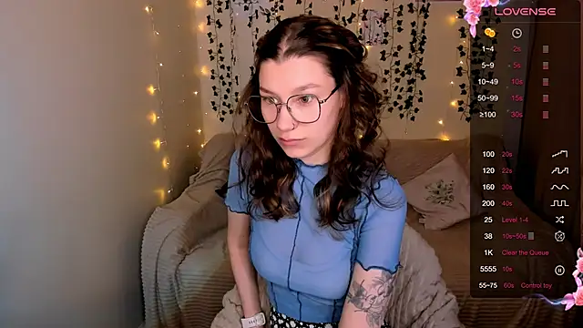 LinaBlossom  online show from 10/18/25, 03:09