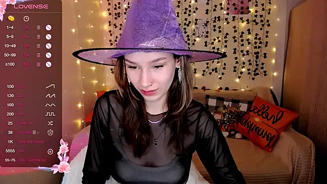 LinaBlossom  online show from 10/28/25, 09:24