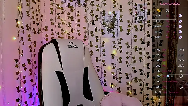 LinaBlossom  online show from 02/01/26, 06:12