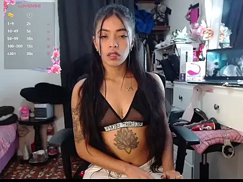 Snapshot of pocahot222 chatting on 10/12/25, 04:11 pocahot222 online show from 10/12/25, 04:11