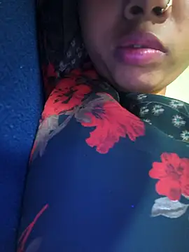 Snapshot of Couple_romence1 chatting on 03/03/26, 11:38 Couple romence1 online show from 03/03/26, 11:38