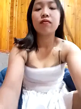 Snapshot of Suzuki_see chatting on 10/23/25, 12:21 Suzuki see online show from 10/23/25, 12:21