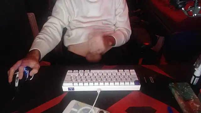 Snapshot of geil20CM2 chatting on 11/08/25, 04:07 geil20CM2 online show from 11/08/25, 04:07