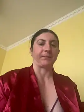 Snapshot of oksana1990 chatting on 12/02/25, 08:08 oksana1990 online show from 12/02/25, 08:08