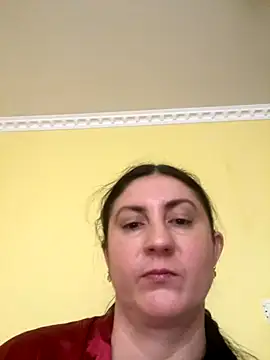 Snapshot of oksana1990 chatting on 12/04/25, 08:23 oksana1990 online show from 12/04/25, 08:23