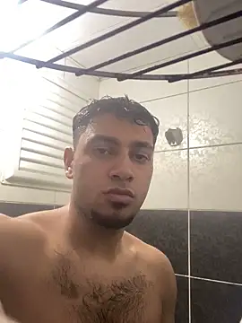 Snapshot of astoperaa chatting on 12/17/25, 08:15 astoperaa online show from 12/17/25, 08:15