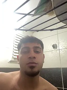 Snapshot of astoperaa chatting on 12/22/25, 07:11 astoperaa online show from 12/22/25, 07:11