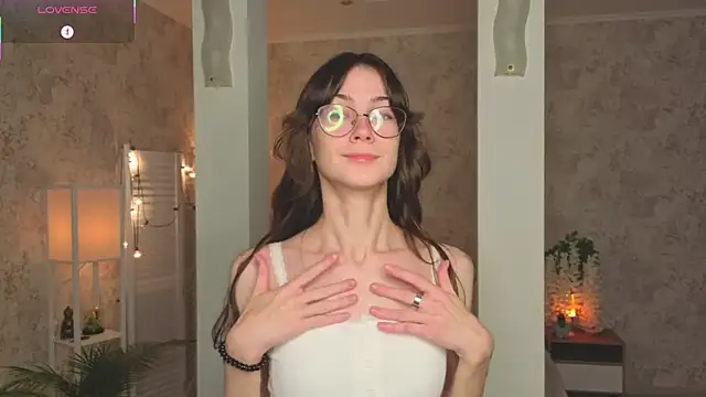 ReneeLippeatt online show from 10/19/25, 07:25