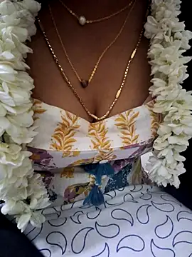 jasminetaml online show from 10/04/25, 07:01