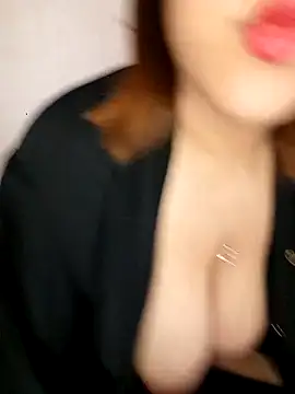 Snapshot of Ziina chatting on 10/26/25, 12:22 Ziina online show from 10/26/25, 12:22