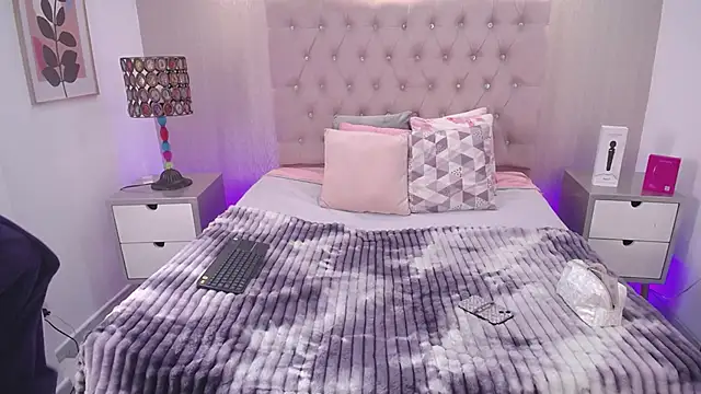 EmilyCley online show from 12/05/25, 04:32