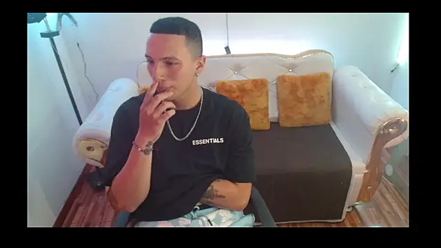 Snapshot of Kian_Krost1 chatting on 10/19/25, 07:47 Kian Krost1 online show from 10/19/25, 07:47