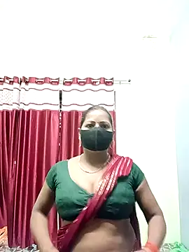 Snapshot of School_medam chatting on 10/07/25, 11:24 School medam online show from 10/07/25, 11:24