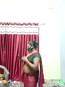 Snapshot of School_medam chatting on 10/08/25, 03:42 School medam online show from 10/08/25, 03:42