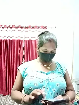 Snapshot of School_medam chatting on 10/26/25, 10:47 School medam online show from 10/26/25, 10:47