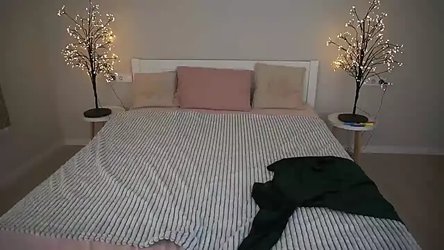 AlinaLiii online show from 11/18/25, 03:05