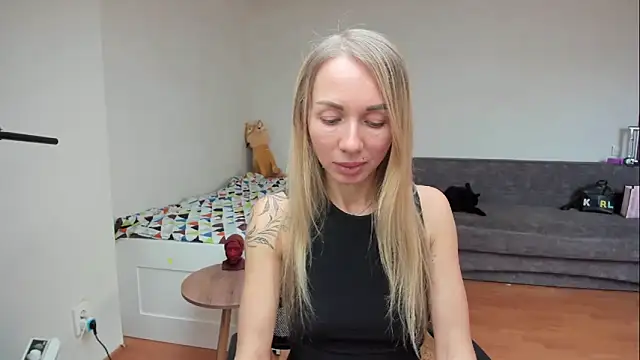 AlisiaCat online show from 05/19/26, 07:26