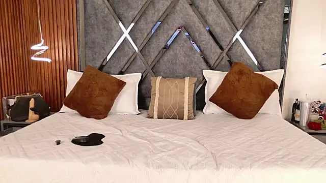 Dafne  Ruiz online show from 10/22/25, 01:55