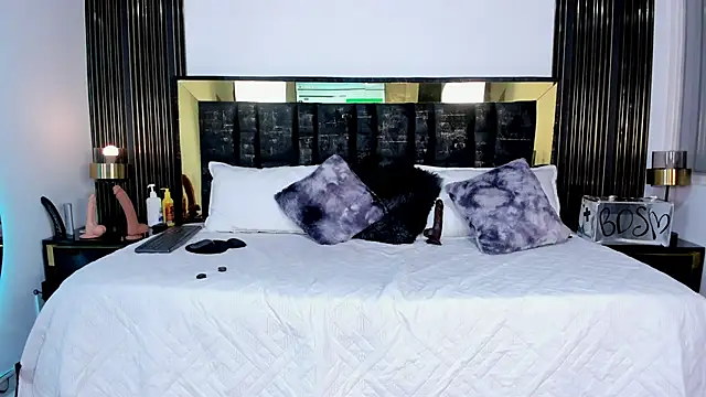 Dafne  Ruiz online show from 04/19/26, 04:23