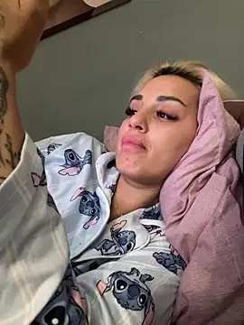 Snapshot of Giullyaxx chatting on 09/30/25, 08:47 Giullyaxx online show from 09/30/25, 08:47