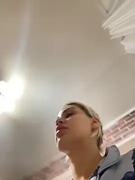 Snapshot of Giullyaxx chatting on 10/22/25, 05:24 Giullyaxx online show from 10/22/25, 05:24