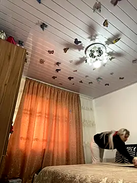 Snapshot of Giullyaxx chatting on 11/06/25, 08:59 Giullyaxx online show from 11/06/25, 08:59