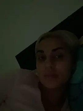 Snapshot of Giullyaxx chatting on 11/14/25, 02:27 Giullyaxx online show from 11/14/25, 02:27