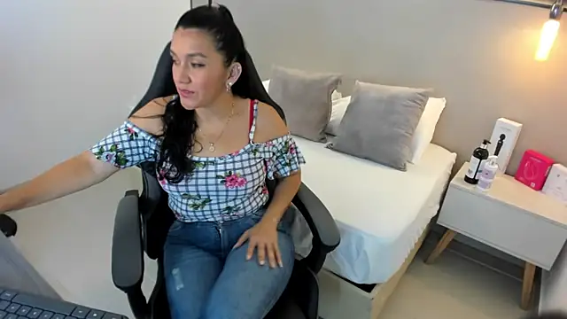 zoee zi online show from 09/26/25, 06:56