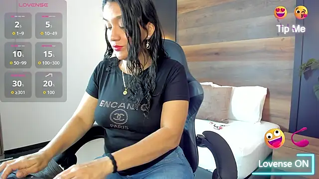 zoee zi online show from 10/20/25, 01:44