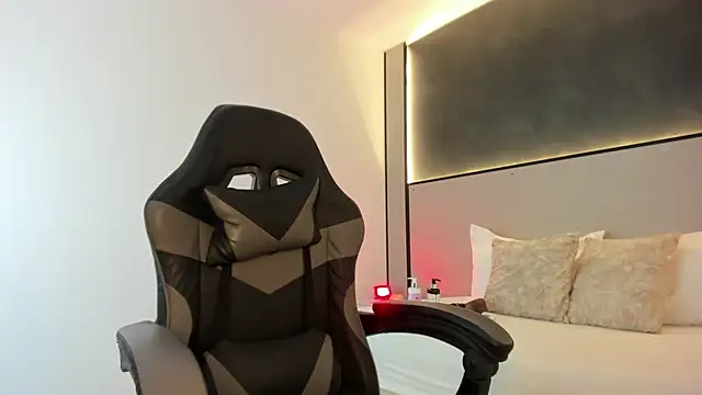 zoee zi online show from 11/19/25, 07:03