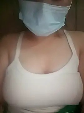 Snapshot of baby-linh001 chatting on 09/21/25, 05:03 baby-linh001 online show from 09/21/25, 05:03