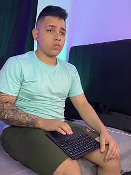 BoomChikaWow online show from 11/03/25, 12:35