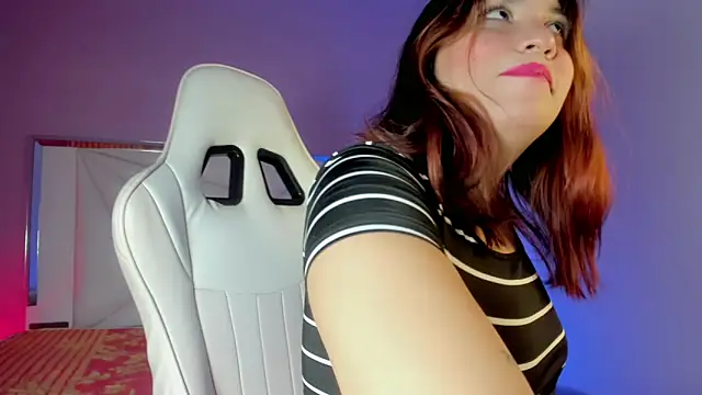 Snapshot of Isabela_saenz chatting on 10/15/25, 03:23 Isabela saenz online show from 10/15/25, 03:23