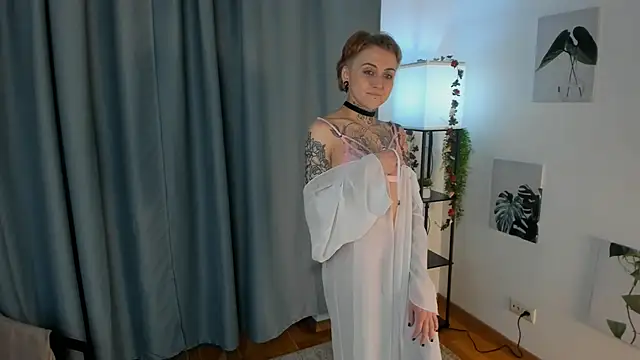 Snapshot of RiverLyric chatting on 09/25/25, 02:10 RiverLyric online show from 09/25/25, 02:10