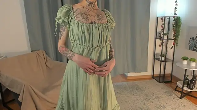 Snapshot of RiverLyric chatting on 09/26/25, 01:37 RiverLyric online show from 09/26/25, 01:37