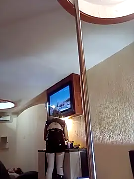 Snapshot of transreyna chatting on 01/19/25, 02:57 transreyna online show from 01/19/25, 02:57