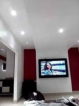 Snapshot of transreyna chatting on 03/01/25, 07:48 transreyna online show from 03/01/25, 07:48