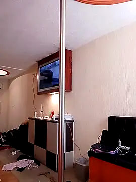 Snapshot of transreyna chatting on 03/18/25, 10:26 transreyna online show from 03/18/25, 10:26