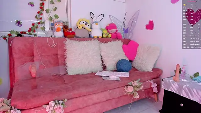 Snapshot of SophieLAmour chatting on 10/10/25, 02:10 SophieLAmour online show from 10/10/25, 02:10