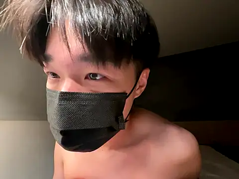 Snapshot of Yo155 chatting on 10/15/25, 02:39 Yo155 online show from 10/15/25, 02:39